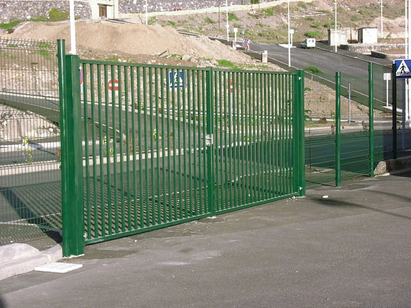 PORTAIL PIVOTANT BARREAUDÉ ROBUSTE