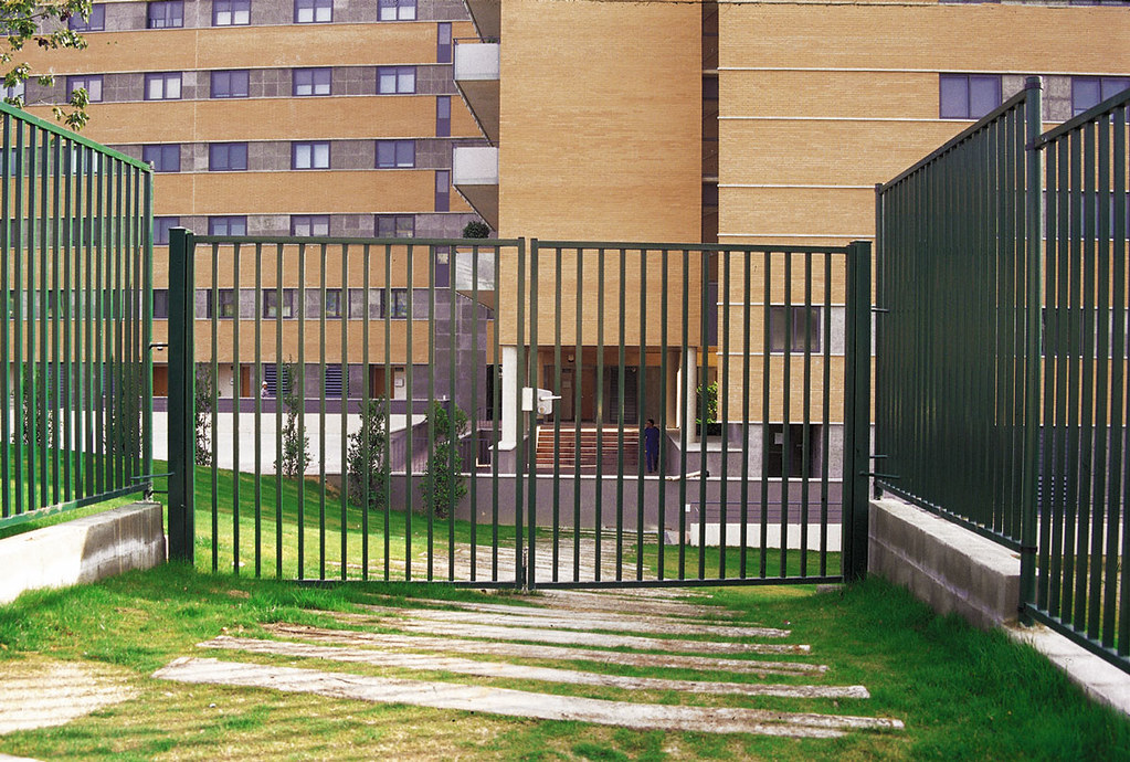 PORTAIL PIVOTANT BARREAUDÉ ROBUSTE – Image 3